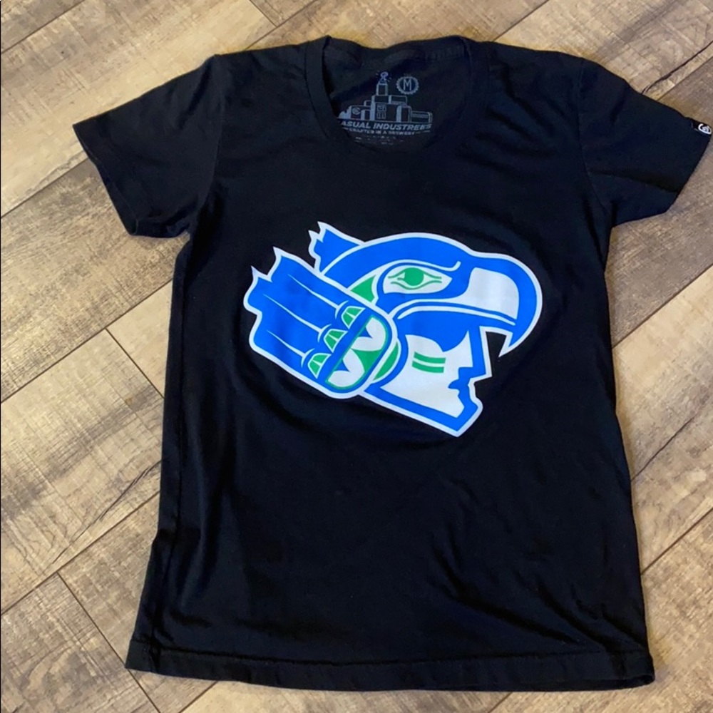 Casual Indurstrees 12th Man tee size M